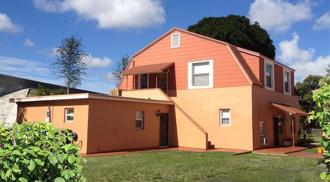Front - 774 NW 41st St