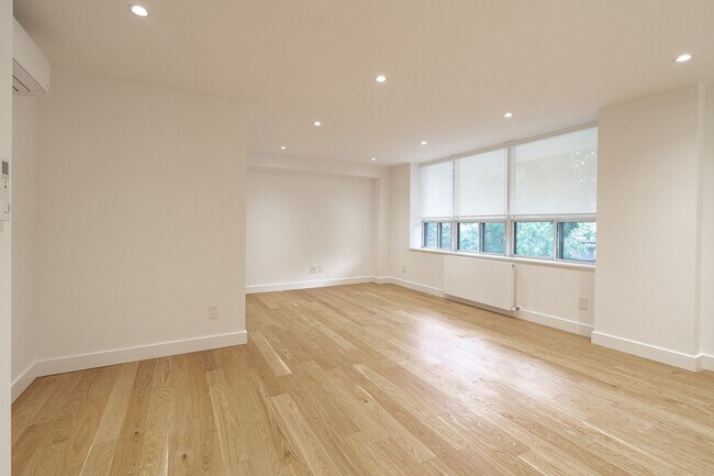 Building Photo - 755 Avenue Rd