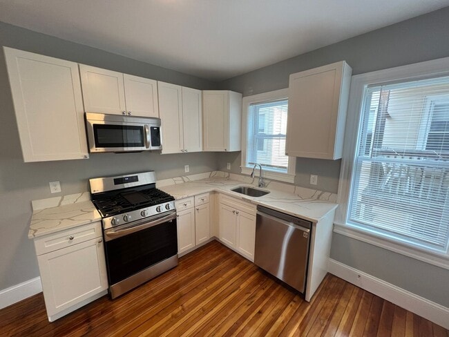 9/1 Brand new renovation 4BR/2BA in Porter Sq! w/d in unit! - 9/1 Brand new renovation 4BR/2BA in Porter Sq! w/d in unit! Apartment