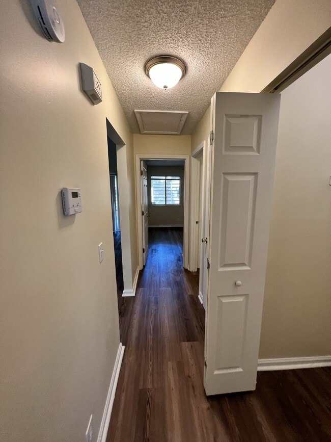 Building Photo - Apartment for Rent