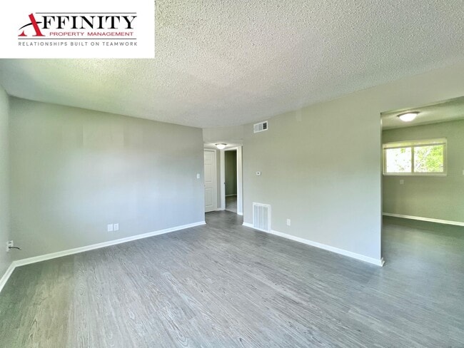 Building Photo - 1507 N 55 Dr
