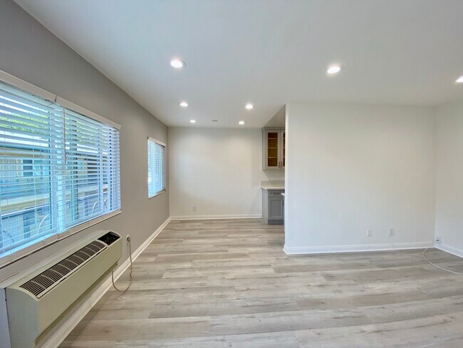 Foto del edificio - 450 Riverdale Dr