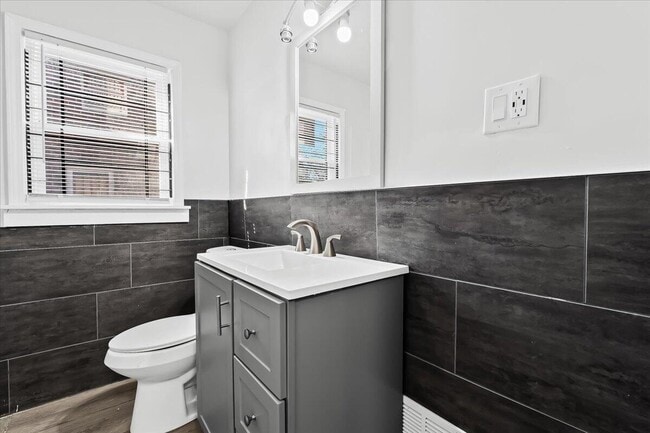 Building Photo - 14622 Frankfort St