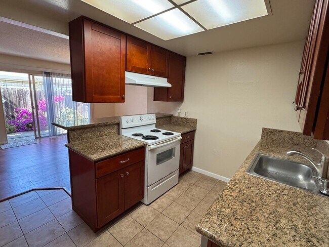 Foto del edificio - Duplex for Rent – Citrus Heights, CA