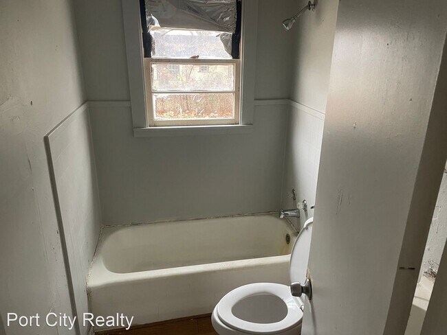Building Photo - 2 br, 1 bath House - 2727 Myrtle St