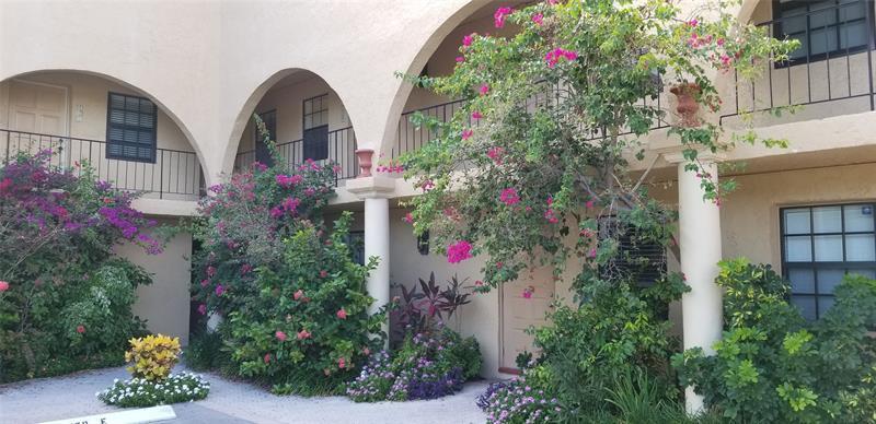 Foto principal - 905 NE 28th St