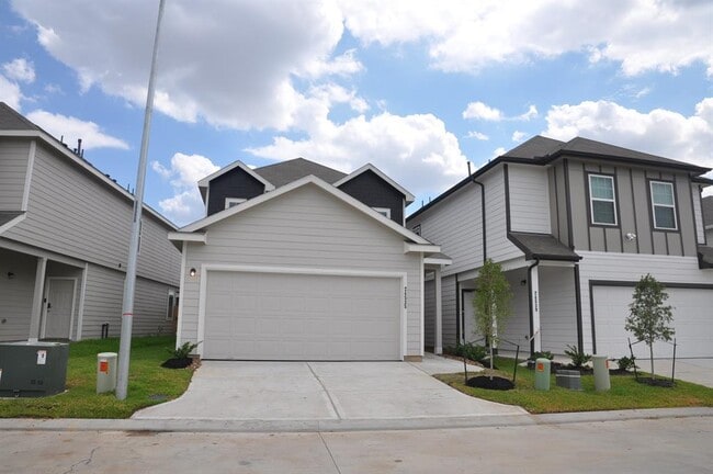 Building Photo - 24535 Porta Borsari Dr