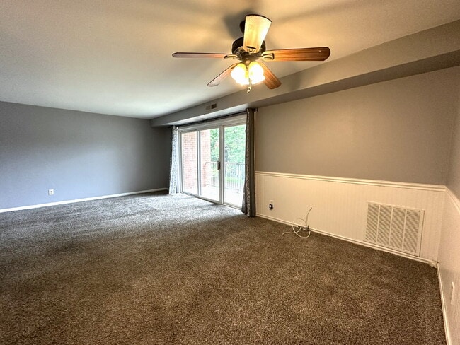 Building Photo - COMING SOON! Second Floor Condo in Reister...