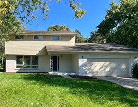 Building Photo - 1200 Woodview Dr