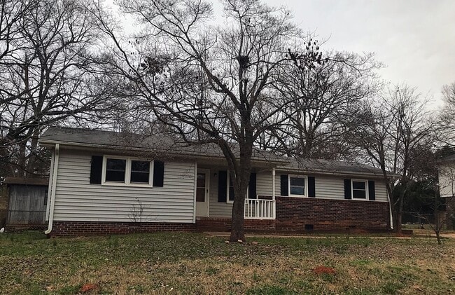 Building Photo - Simpsonville  3 Bedroom, 1.5 Bath Home Nea...
