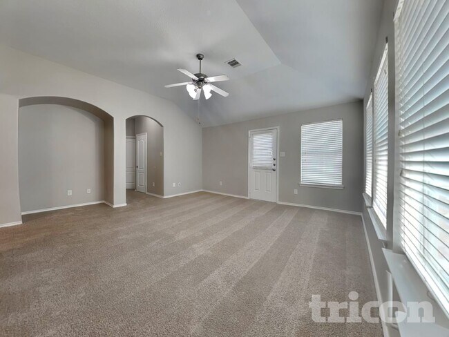 Foto del edificio - 8039 Branson Park Ln