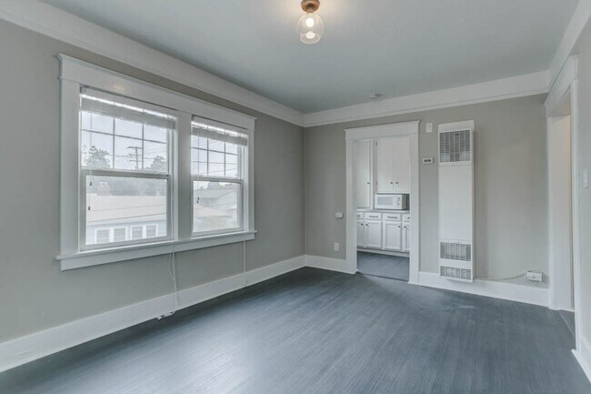Foto del edificio - Fabulous Renovated Studio w/ Restored Vintage Details