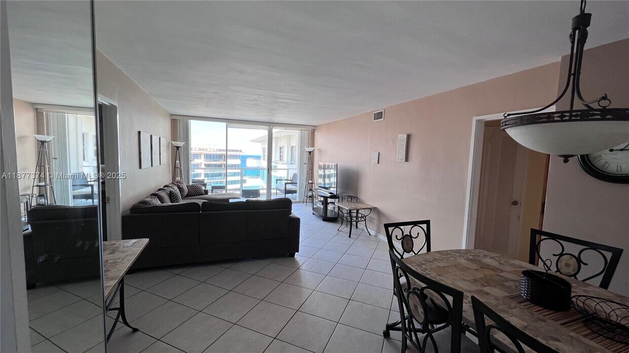 Foto principal - 5161 Collins Ave