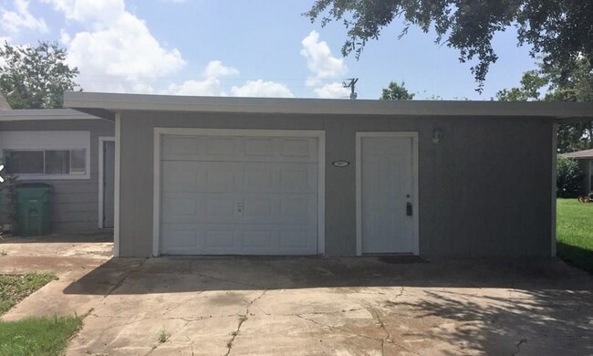 Building Photo - 707 Westchester Street