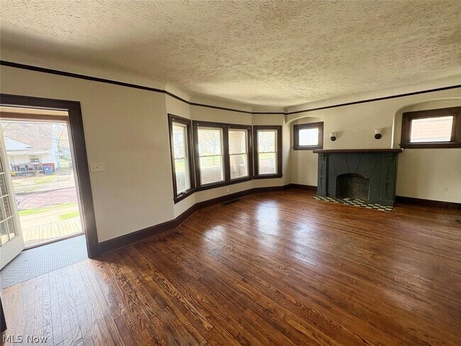 Foto del edificio - 245 Oakdale Ave