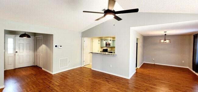 Foto del edificio - 419 Stone House Rd