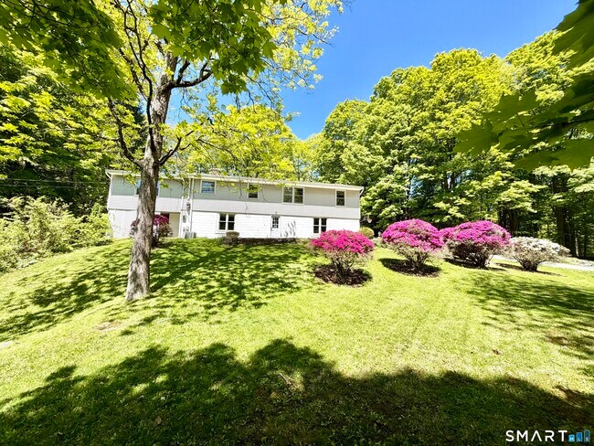 Foto del edificio - 137 Florida Hill Rd