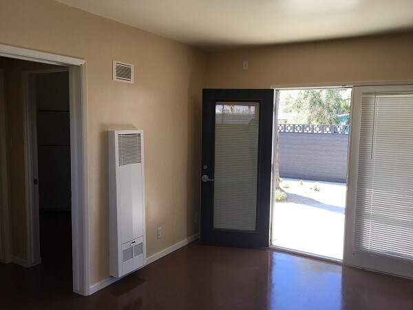 Foto del edificio - 2583 N Palm Canyon Dr