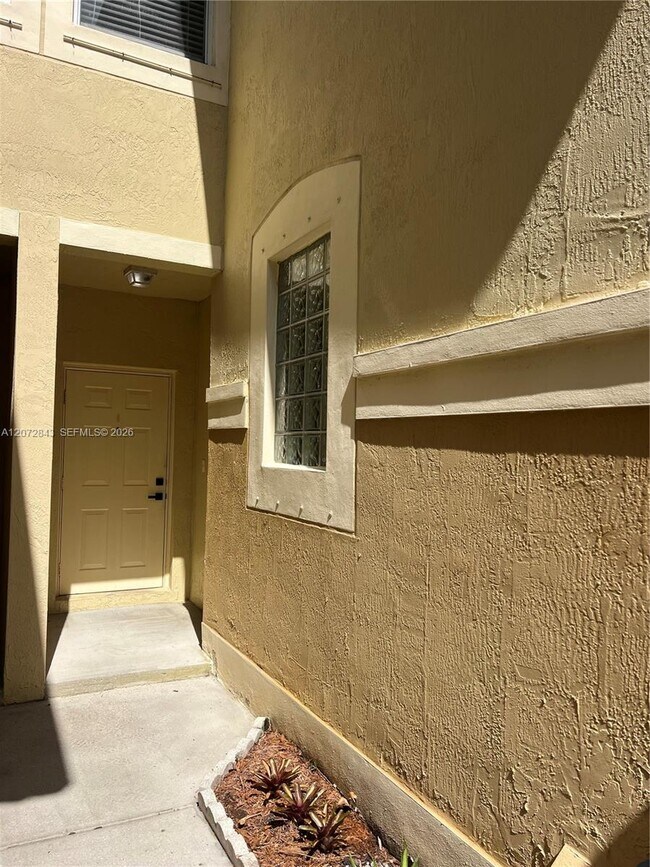 Building Photo - 2445 Pasadena Way