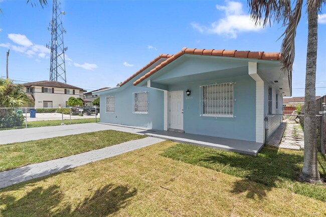 Building Photo - 6895 Southwest 39th Street, Miami, FL 3315...