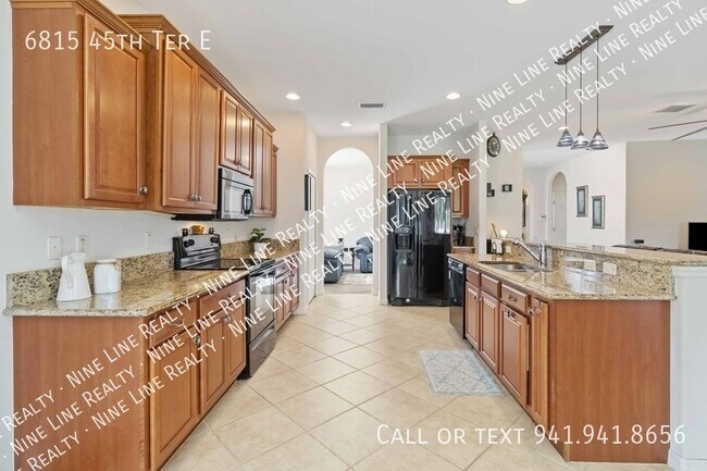 Foto del edificio - 6815 45th Terrace E