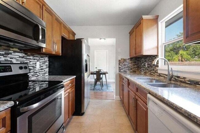 Foto del edificio - 2456 SE Melaleuca Blvd