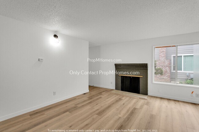 Foto del edificio - Renovated Beaverton Two Bedroom Home W/ Fi...