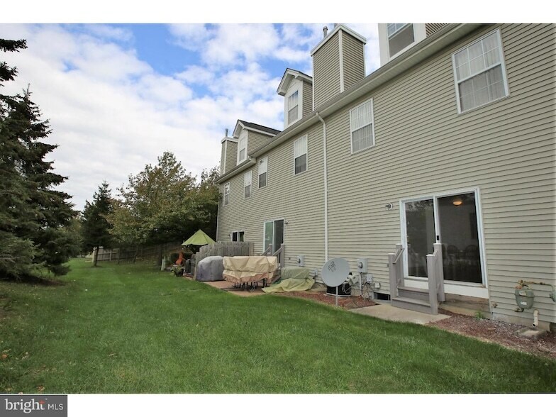 Foto del edificio - 1603 Blossom Cir