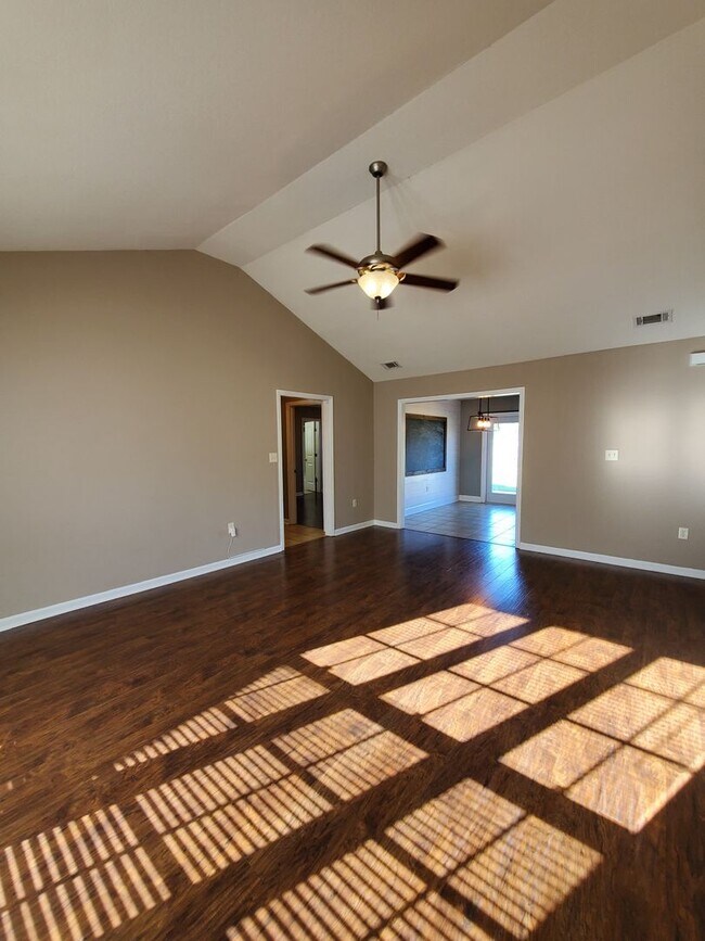 Foto del edificio - Charming 3-Bedroom Home in Valdosta, GA - Perfect for You and Your Furry Friends!