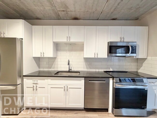 Foto del edificio - 938 W Carmen Ave