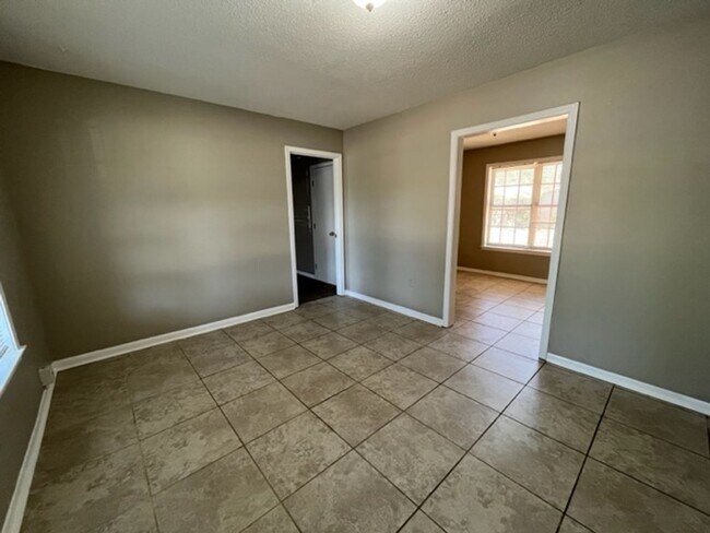 Building Photo - Renovated 4 Bedroom Bath home for Rent!
