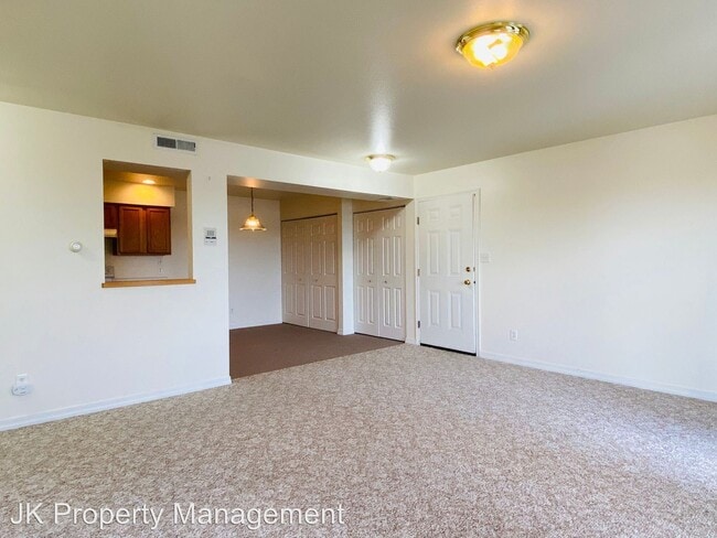 Building Photo - 1210 5th St S