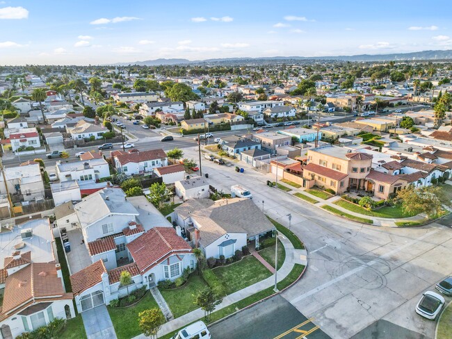 Building Photo - 8101 S Mariposa Ave