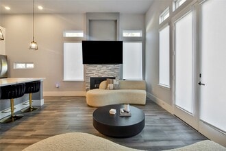 Building Photo - 811 Paul Quinn St