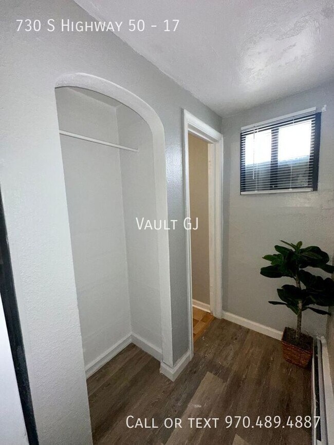 Foto del edificio - 730 US-50