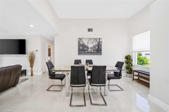 Building Photo - 31 SE 12th St