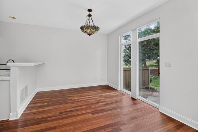 Foto del edificio - 207 Tanglewood Dr