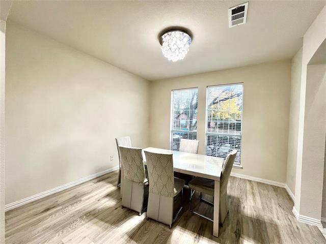 Foto del edificio - 3301 Bluegrass Dr