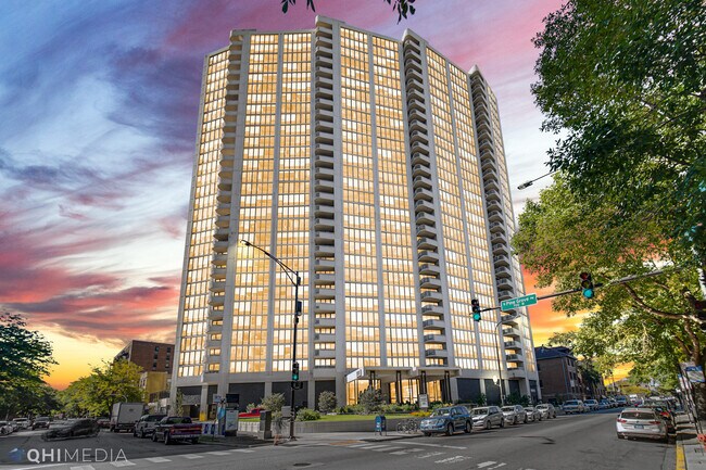 Foto del edificio - 3930 N Pine Grove Ave