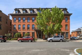 Building Photo - 130 Main St
