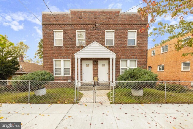 Building Photo - 4225 Eads St NE