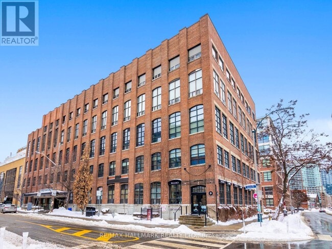 Building Photo - 43 Hanna Ave