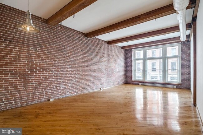 Building Photo - 122-24 Chestnut St