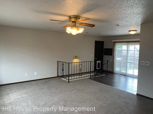 Building Photo - 4 br, 2 bath House - 107 Main St