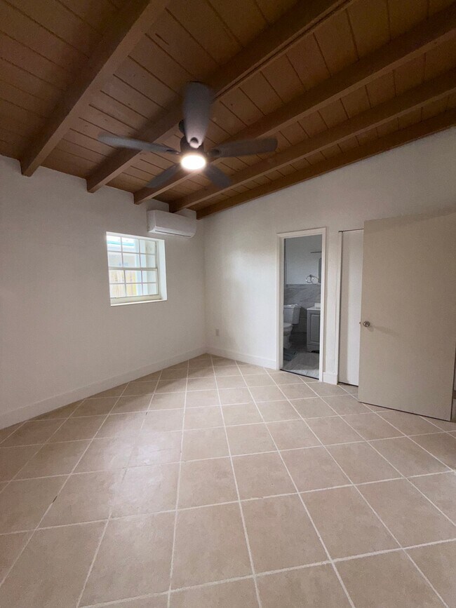 Foto del edificio - 1421 N Andrews Ave