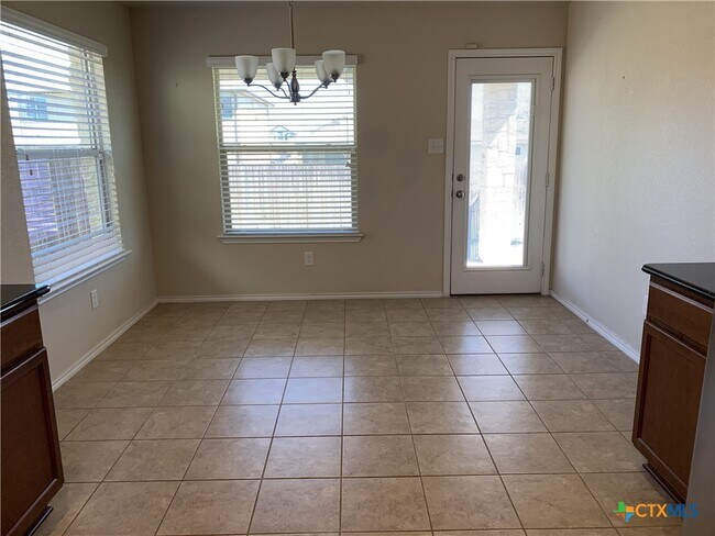Foto del edificio - 5331 Dauphin Dr