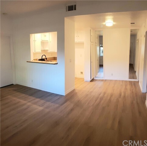 Building Photo - 28 Gavilan