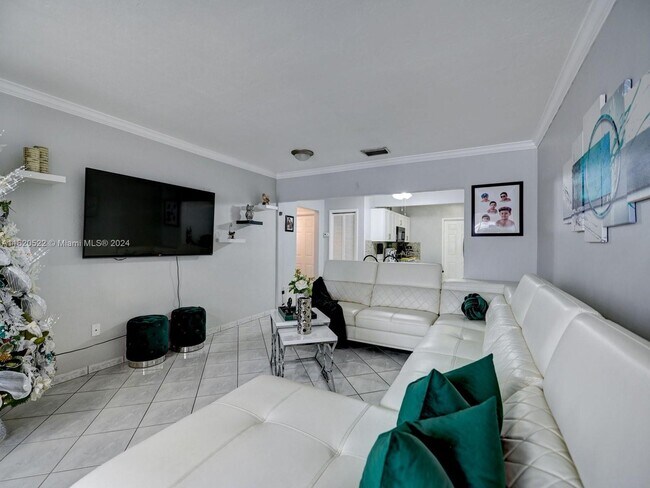 Building Photo - 350 E 13th St