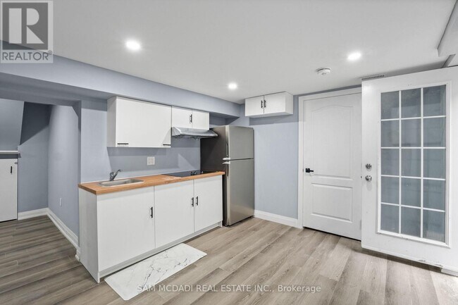 Photo du bâtiment - 1527 Chiddingstone Cir