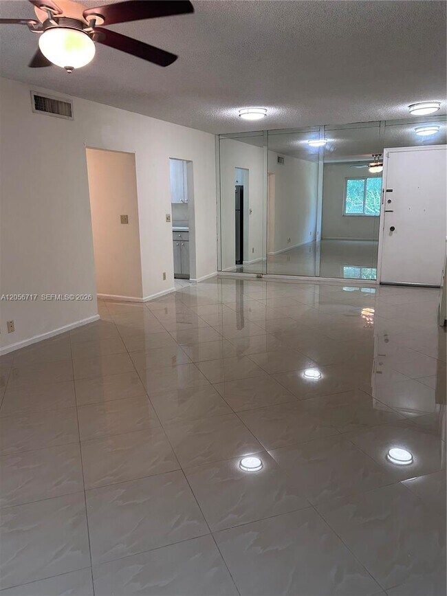 Foto del edificio - 5700 NE 22nd Way